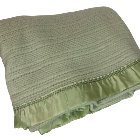 JCPenney Acrylic Blanket Twin Size Pale Green Waffle Weave Satin Trim Vintage - Picture 1 of 7